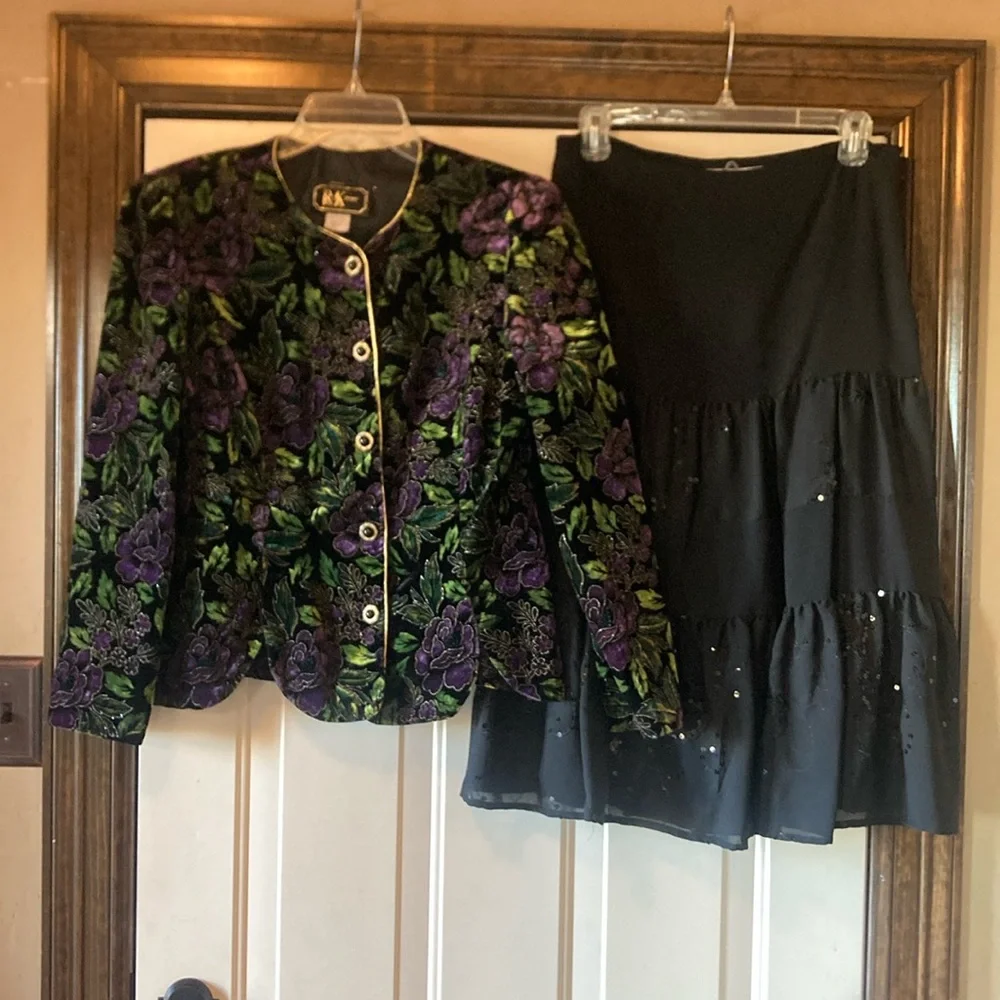 Size 10/12 R&K Evening Black and Purple Floral Jacket with Gold Shimmer Details - Picture 13 of 13
